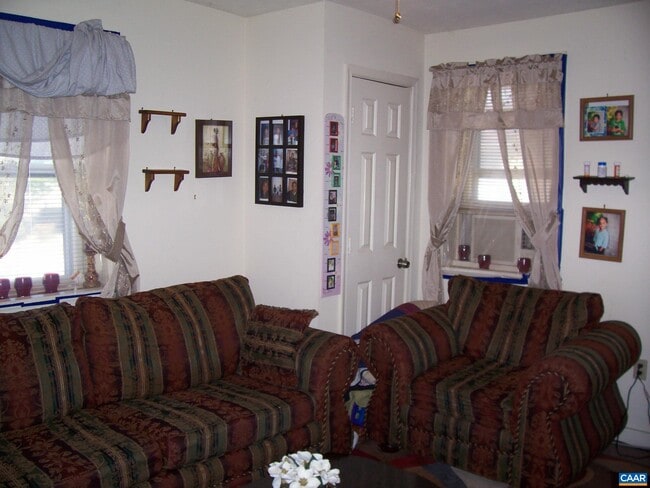 Photo - 125 Rosser Ave