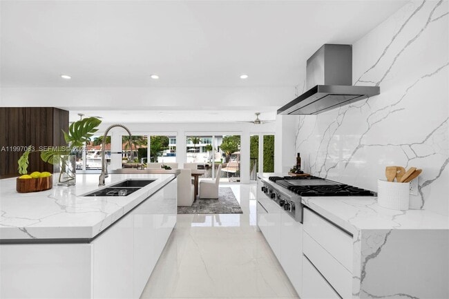 6832 Sunrise Ct