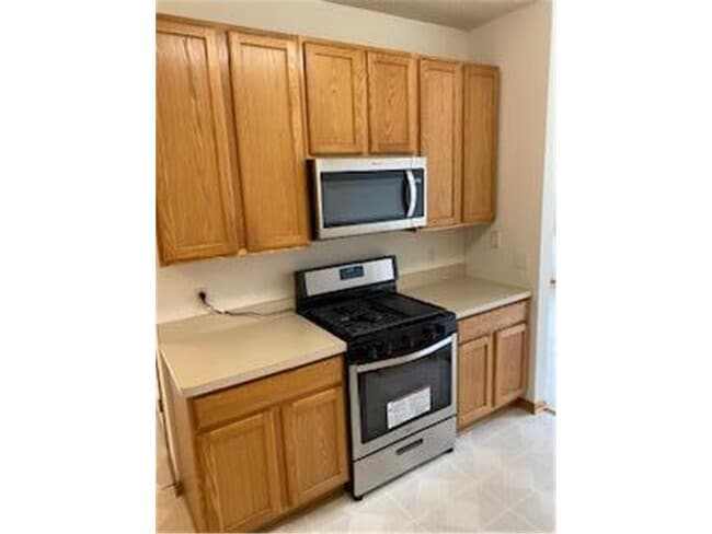 Photo - 3912 Everest Ln N