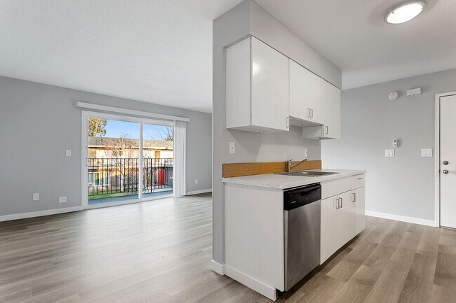 Photo - Gateway Crossing