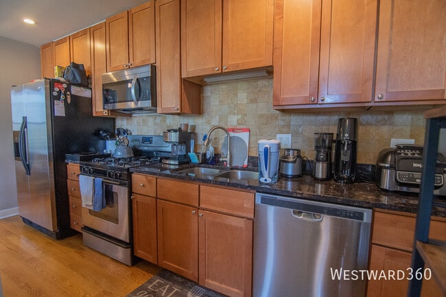 Photo - 811 W Eastwood Ave Apartment Unit 303