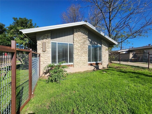 Photo - 2708 St Edwards Cir Townhome