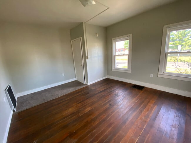 Photo - 49 E 9th St Unit 1