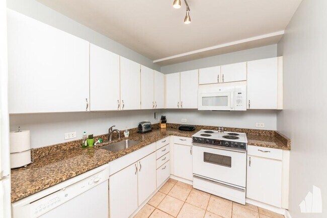 Photo - 1 bedroom in Chicago IL 60610 Unit 402