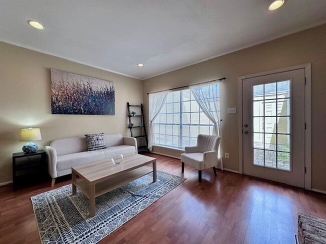 Photo - 2228 S Piney Point Rd Unidad 109 Rental
