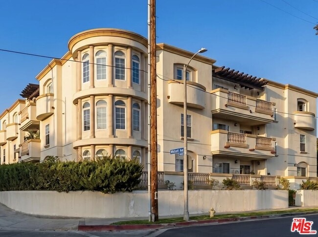 Building Photo - 4832 Whitsett Ave Unit 105