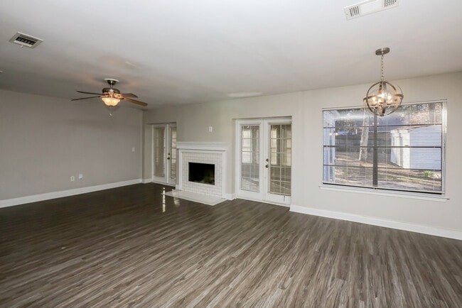 Photo - 218 Shenandoah Rd N