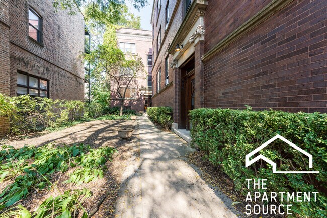 Photo - 652 W Buckingham Pl Unit 2e