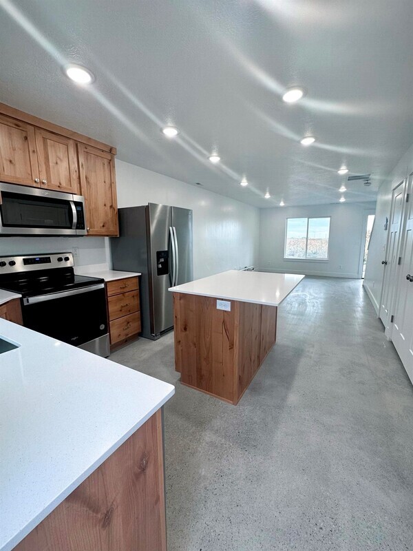 Photo - 479 N 2900 W