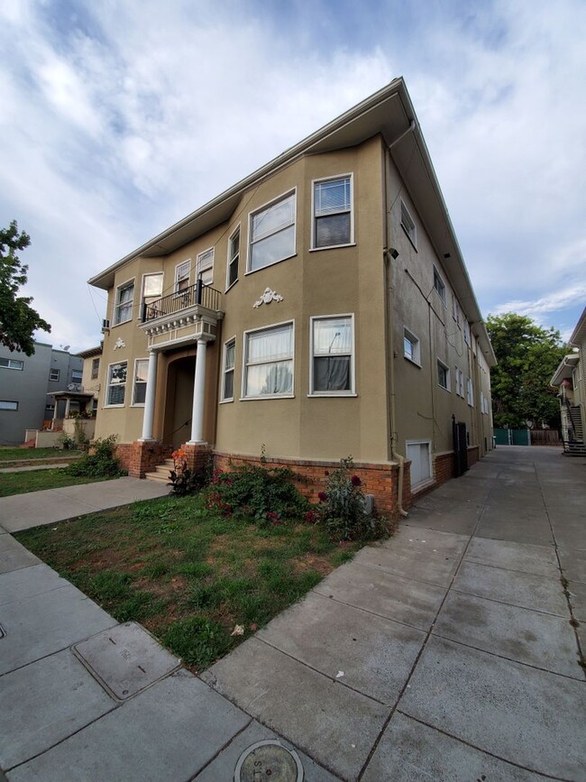 Photo - 436 E 15th St Apartamento Unidad 430 East 15th #4