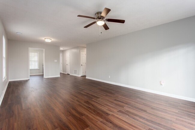 Photo - 611 Osborne Ct