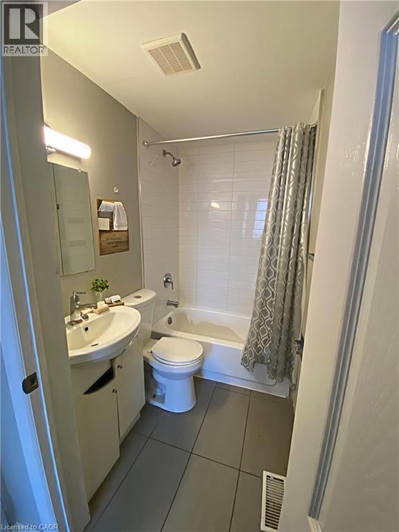 Photo - 70 Victoria Ave S Unité 4