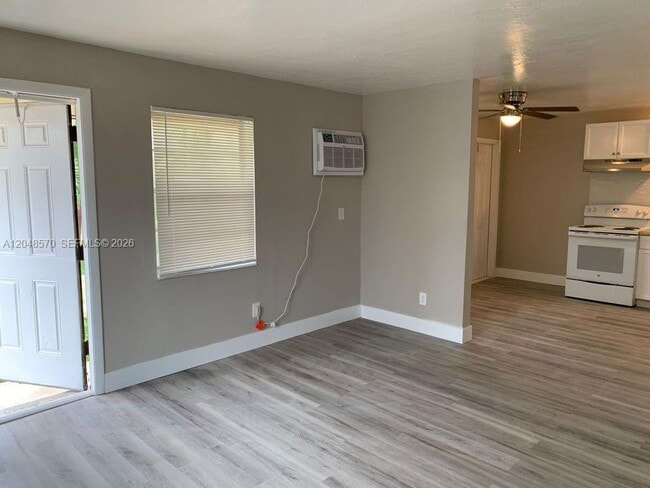 Photo - 6317 SW 18th St Unidad .