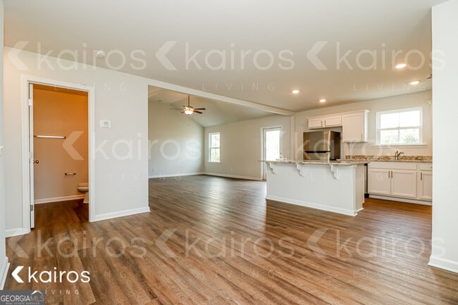 Photo - 104 Scots Pne Ct