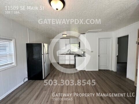 Photo - 11509 SE Main St