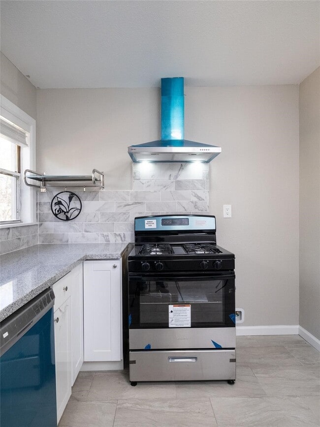 Photo - 3215 Soway St