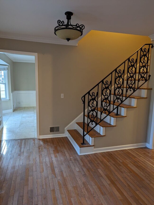 Photo - 153 Craig Wood Way:  Executive Style Livin...