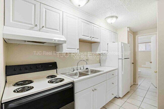 Photo - 1138 Corona St Unit 202