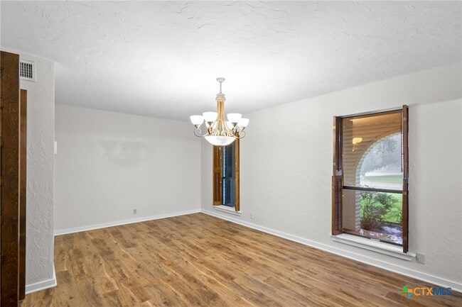 Photo - 213 Tracy Ln