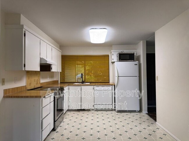Photo - 1440 NW Meadowgreen Pl