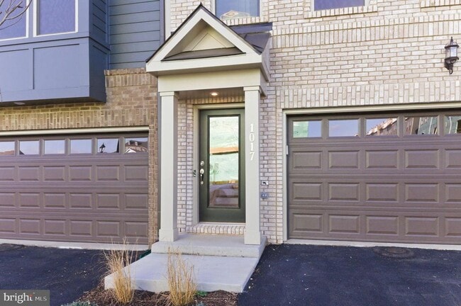 Photo - 1017 Venifena Terrace SE