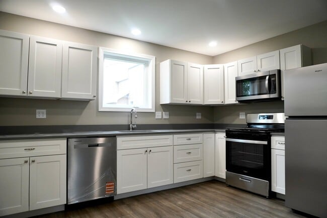 Building Photo - 375 Lincoln St Unit 1