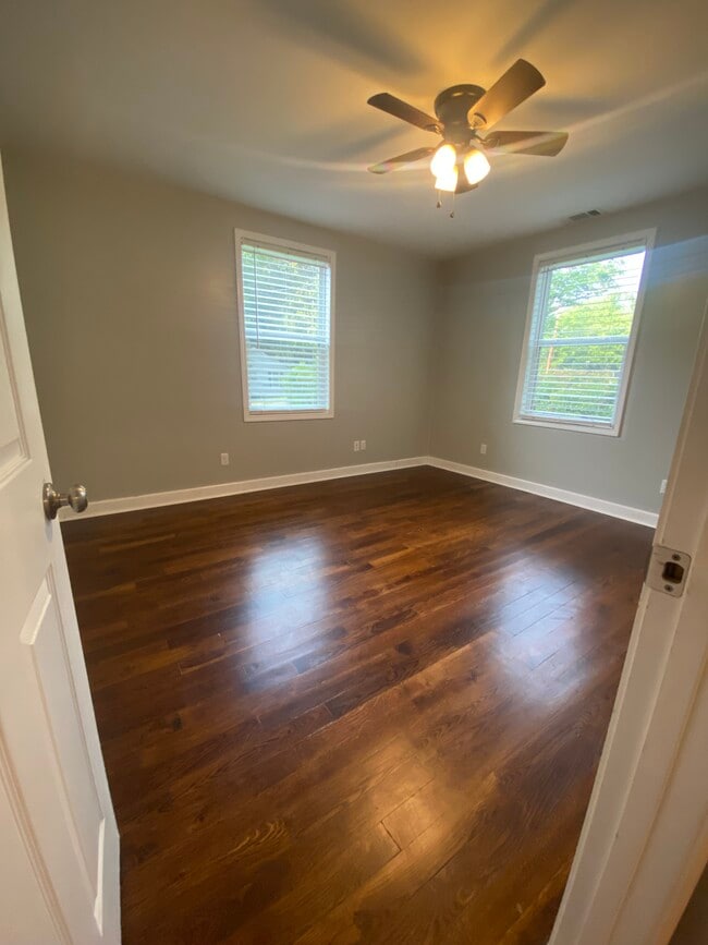Dormitorio - 1310 N Clark St