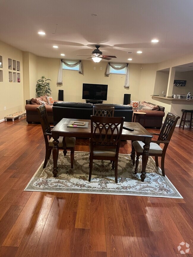 Building Photo - 42701 Ridgeway Dr Rental