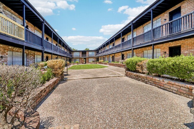 Photo - Rose Garden Apartments