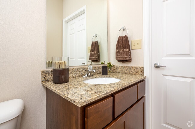 2BR, 2BA - 1,111 SF - Bathroom