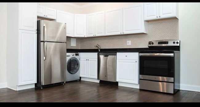 Photo - 3345 N Marshfield Ave