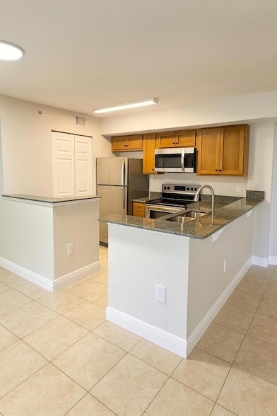Photo - 171 SW Palm Dr Unit 105
