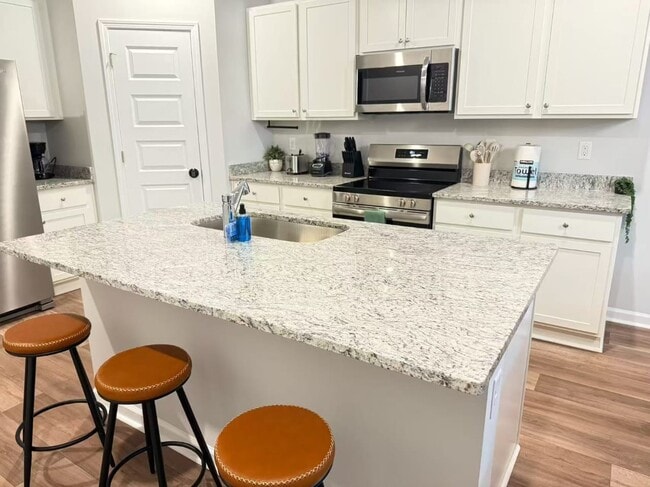 Photo - 1371 Speedway St