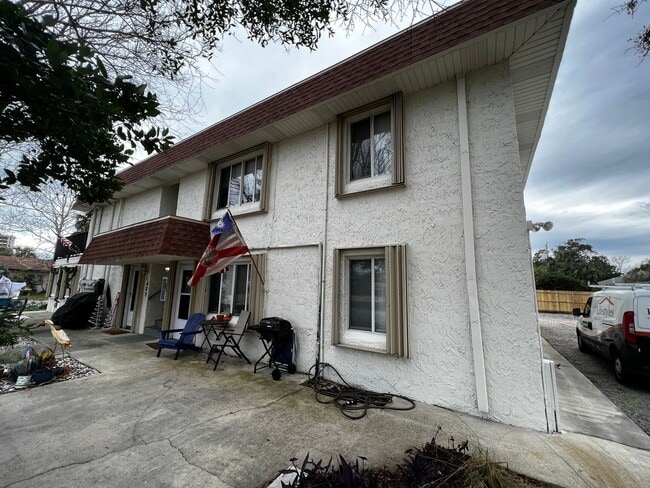 Building Photo - 1/1B 2nd floor unit located in Jacksonvill... Rental