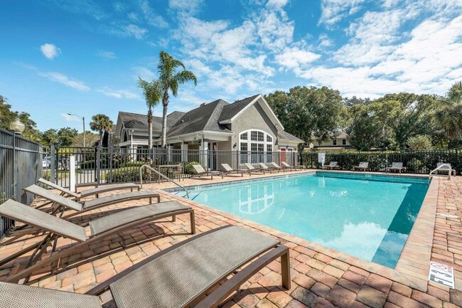 Building Photo - Alafaya Woods