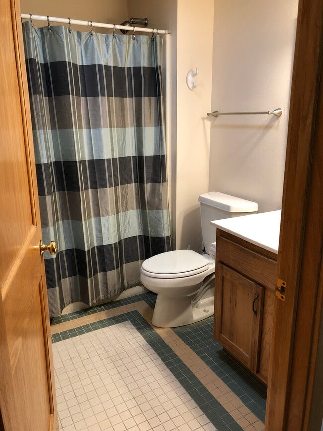 Bathroom - 714 Hill St Unit 1