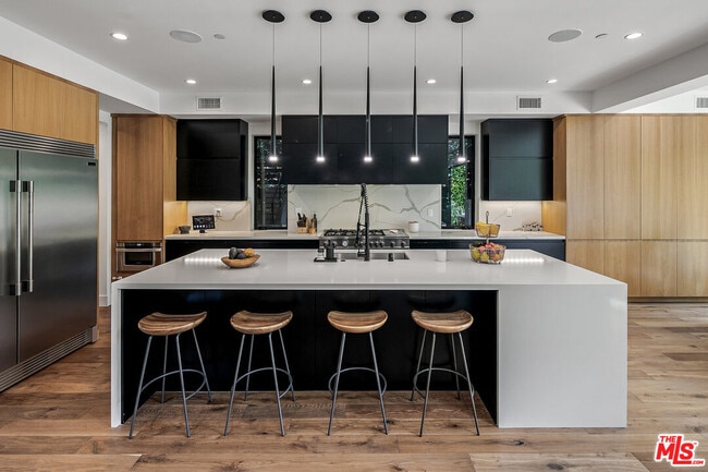 Photo - 1037 Palms Blvd