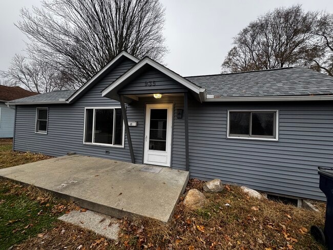 Building Photo - 935 Sheridan St