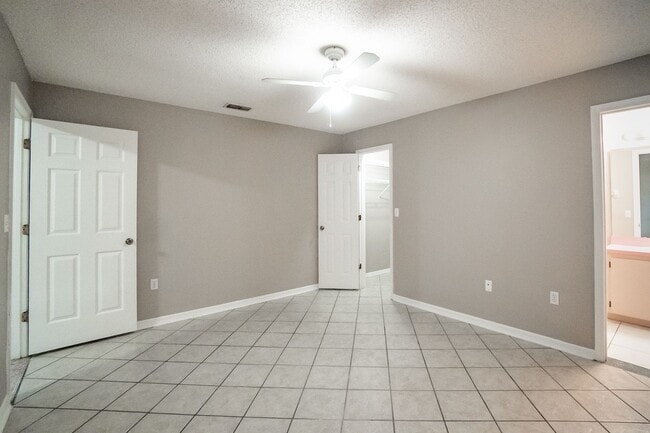 Photo - MOVE IN SPECIAL-3/2 Villa located in Canoe...