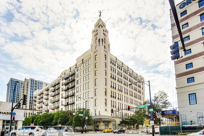 Building Photo - 758 N Larrabee St Unit 419 Rental