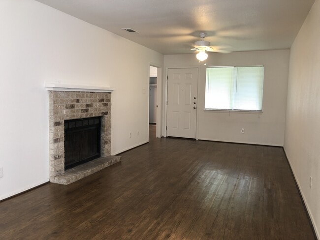 Photo - 3702EL Unidad A