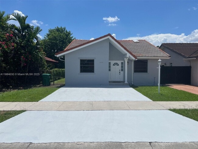 Building Photo - 13310 SW 40th St Rental