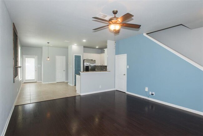 Photo - 937 Alamo Plaza Dr
