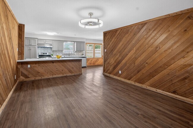 2027 Ottawa Ln