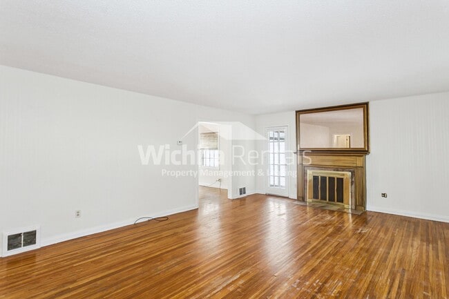 Photo - Large 3 bed 2 bath North Riverside Home