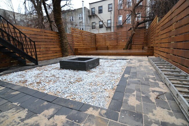 Photo - 1043 Jefferson Ave Unit 1