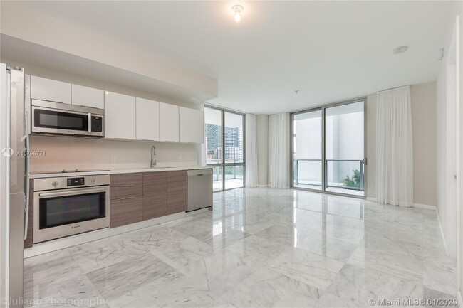 Building Photo - 1010 SW 2nd Ave Rental