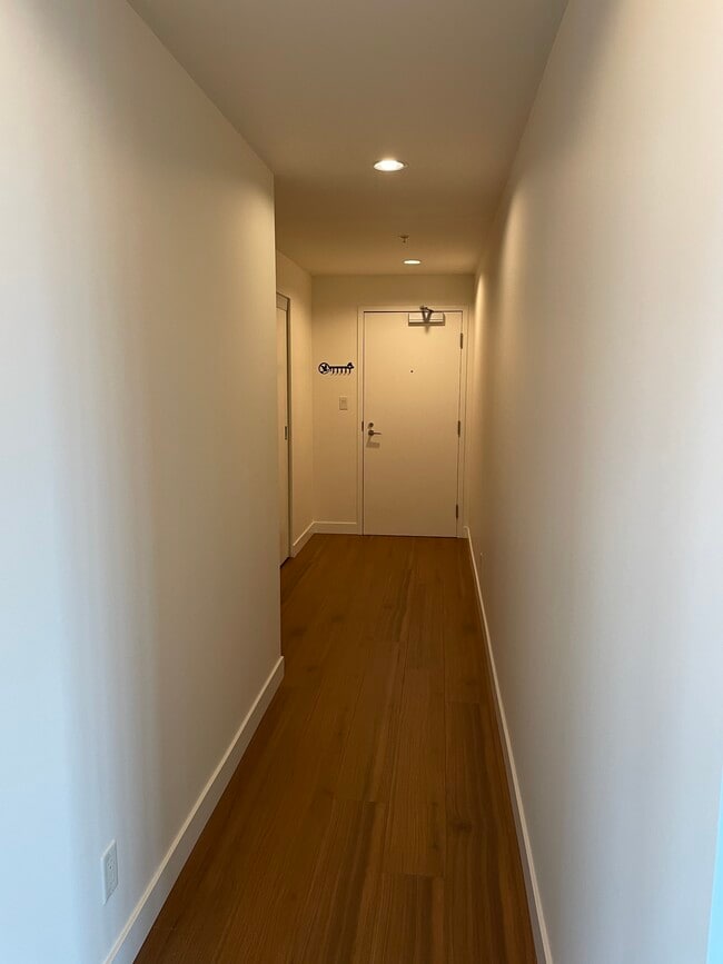 Photo - 128 Cordova St W