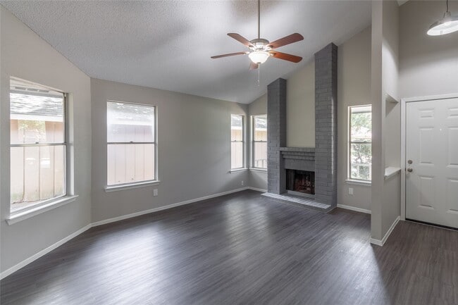 Photo - 3118 Lucida Ln