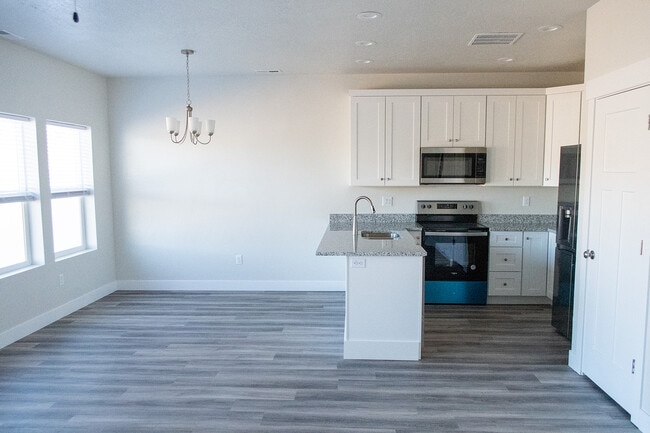 Photo - 106 W 425 N